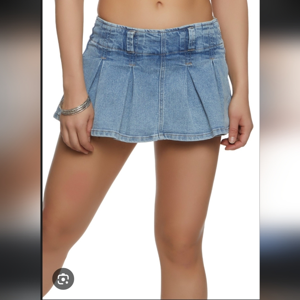 NWT Women's Pleated "Almost Famous" Denim Skort Size L